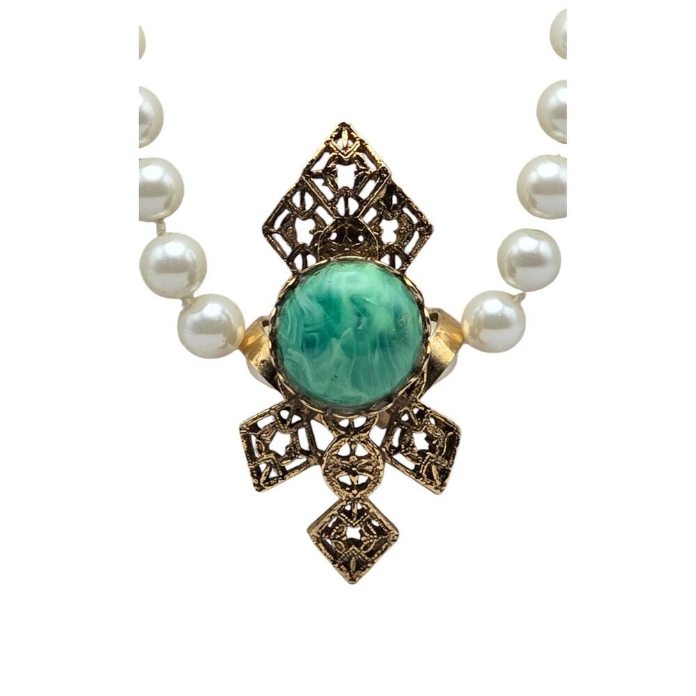 Ivory Faux Pearl Necklace with Green Swirled Glass Pendant – Classic Elegance